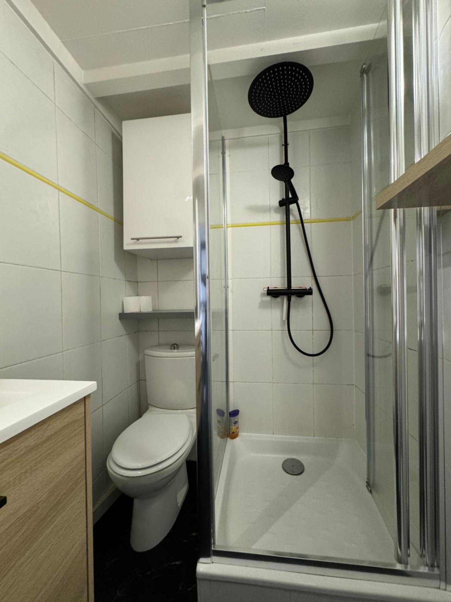 Le Noir Bois Et Blanc - Studio - Wifi - Centre Ville - Entree Autonome Quimper Esterno foto