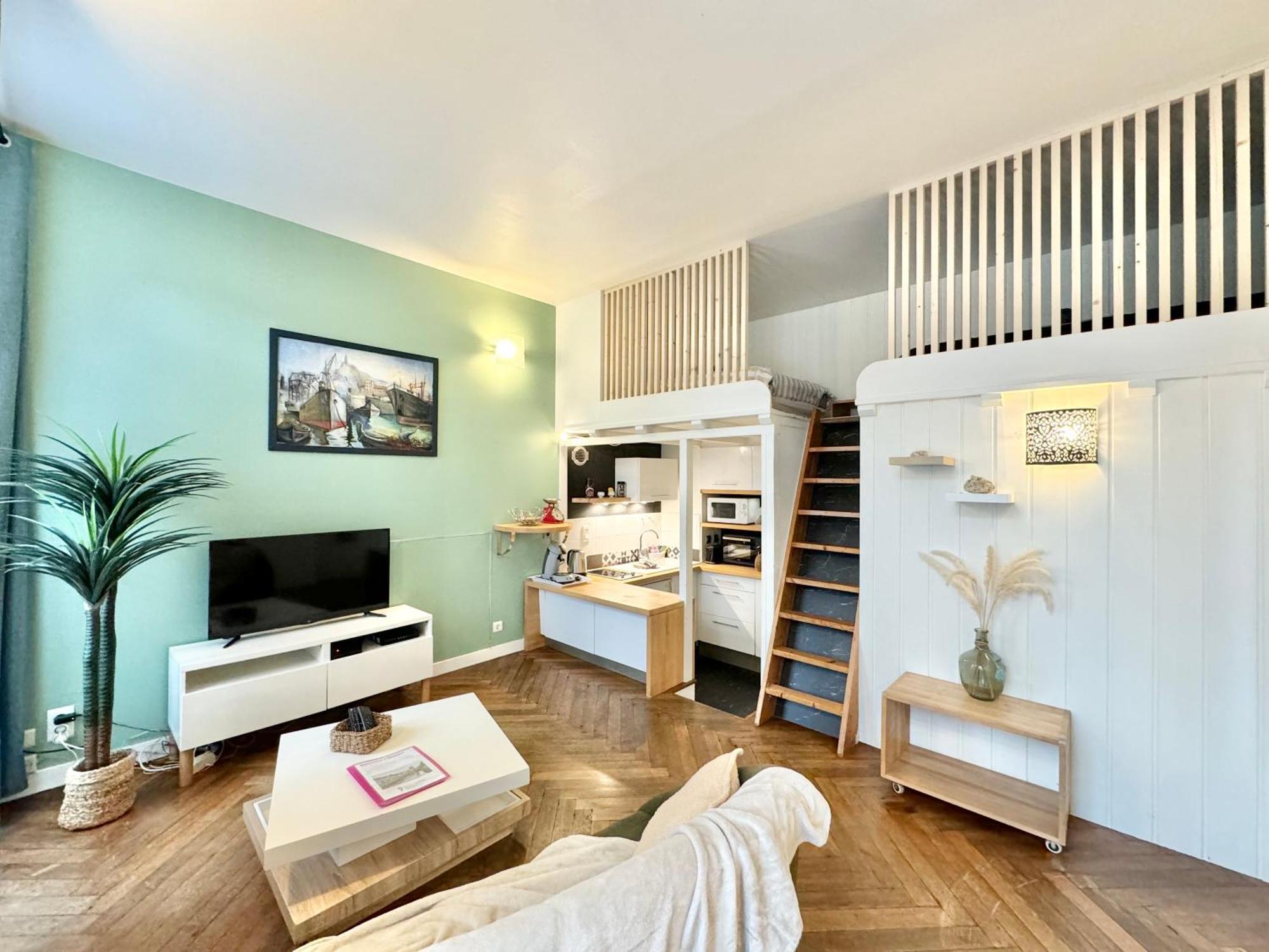 Le Noir Bois Et Blanc - Studio - Wifi - Centre Ville - Entree Autonome Quimper Esterno foto